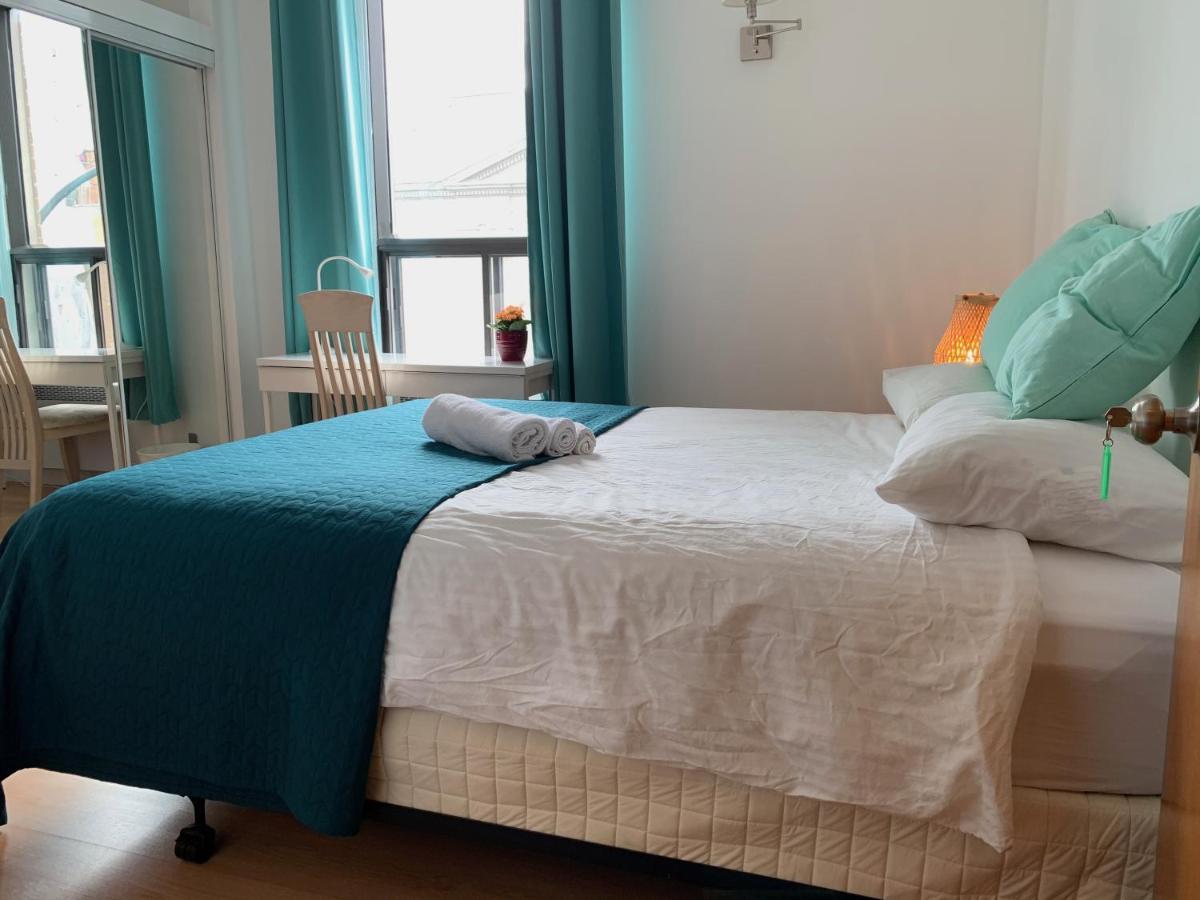 Chambres El Mediterraneo Rooms Montreal Bagian luar foto