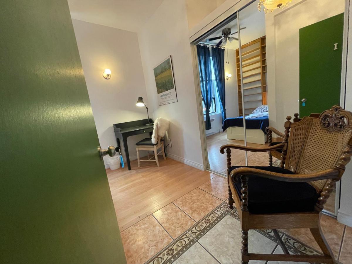 Chambres El Mediterraneo Rooms Montreal Bagian luar foto