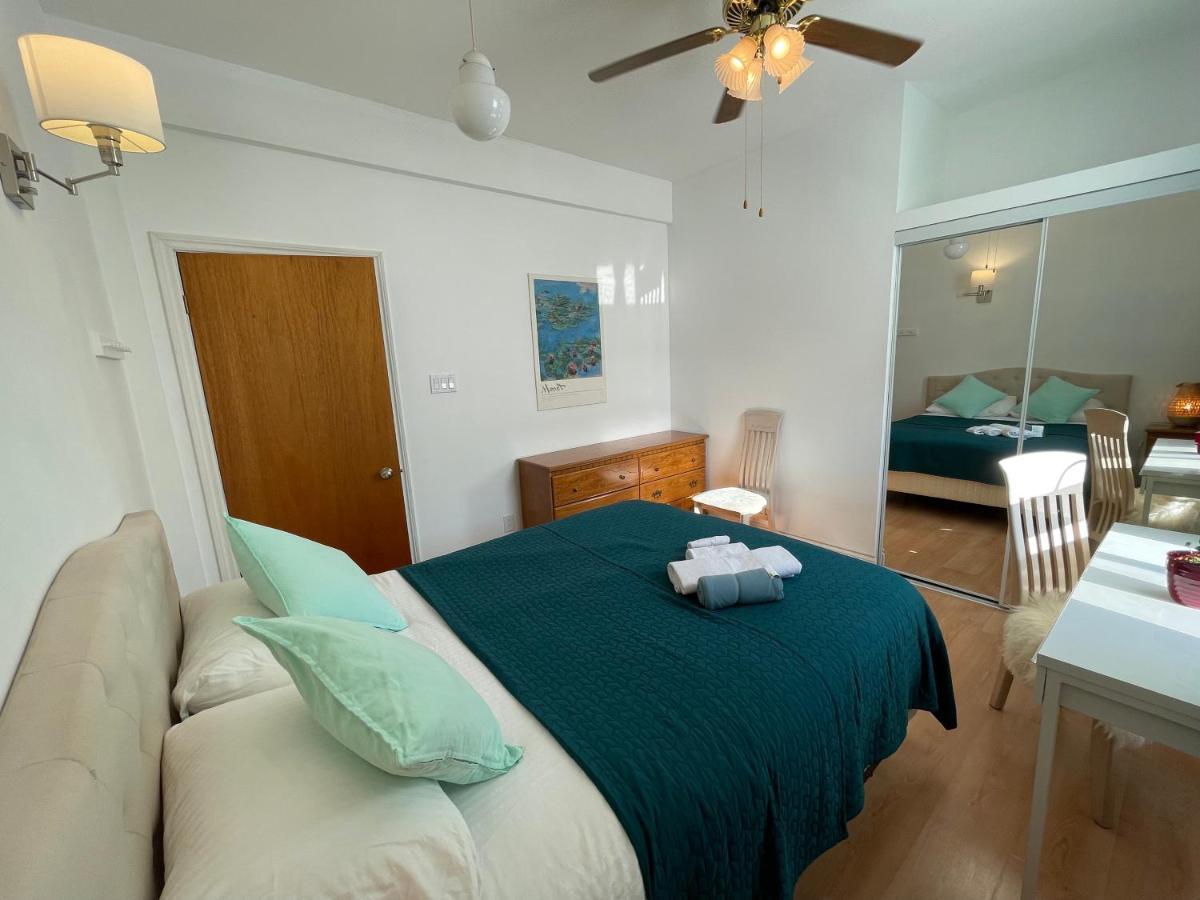 Chambres El Mediterraneo Rooms Montreal Bagian luar foto