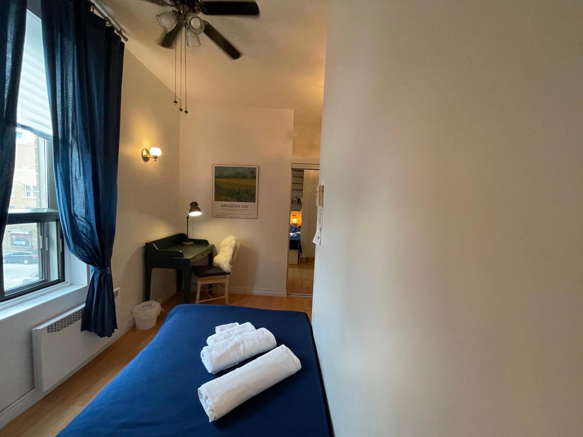 Chambres El Mediterraneo Rooms Montreal Ruang foto